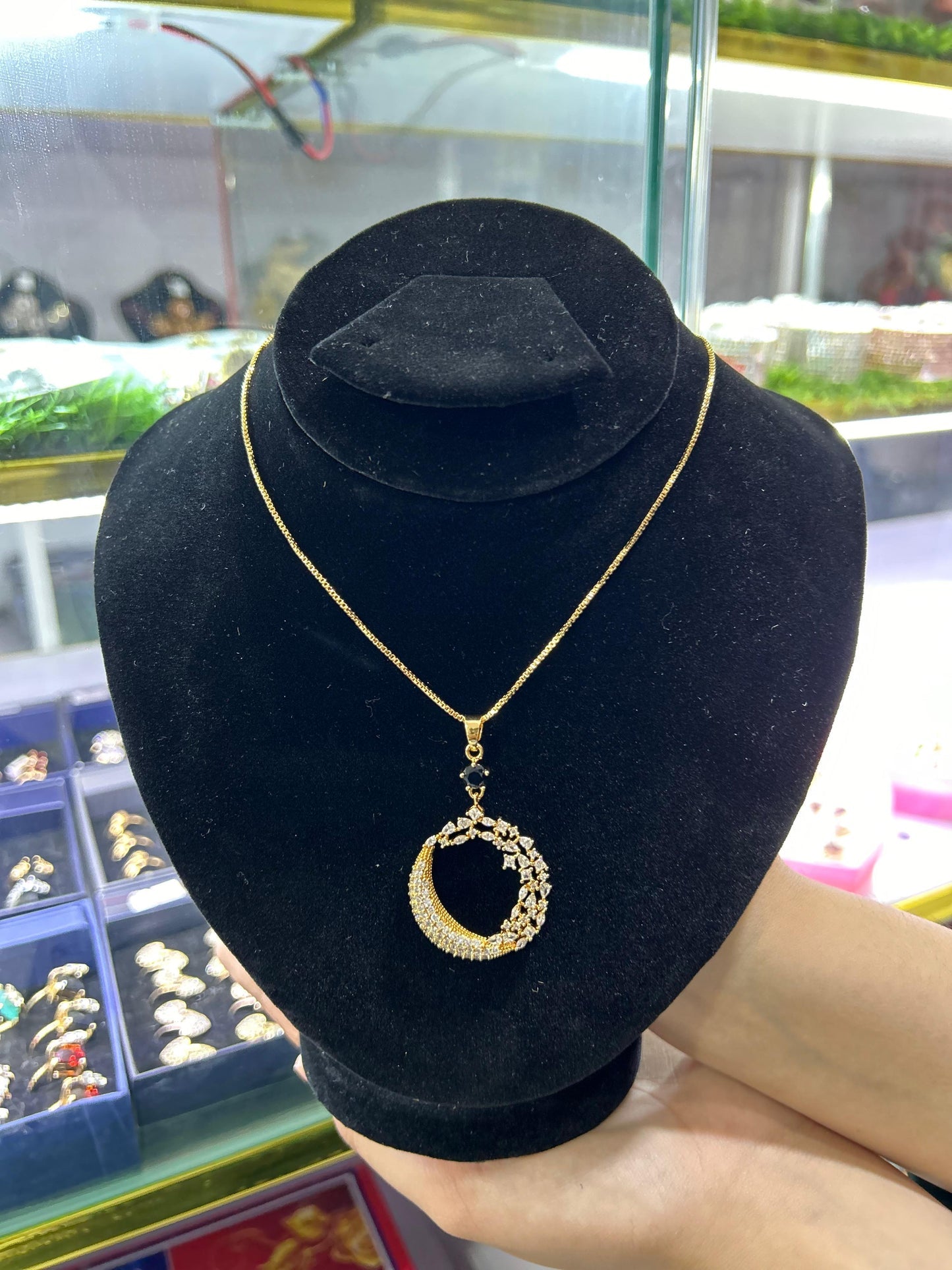 "Whispers of Grace – Necklace & Bracelet Set"